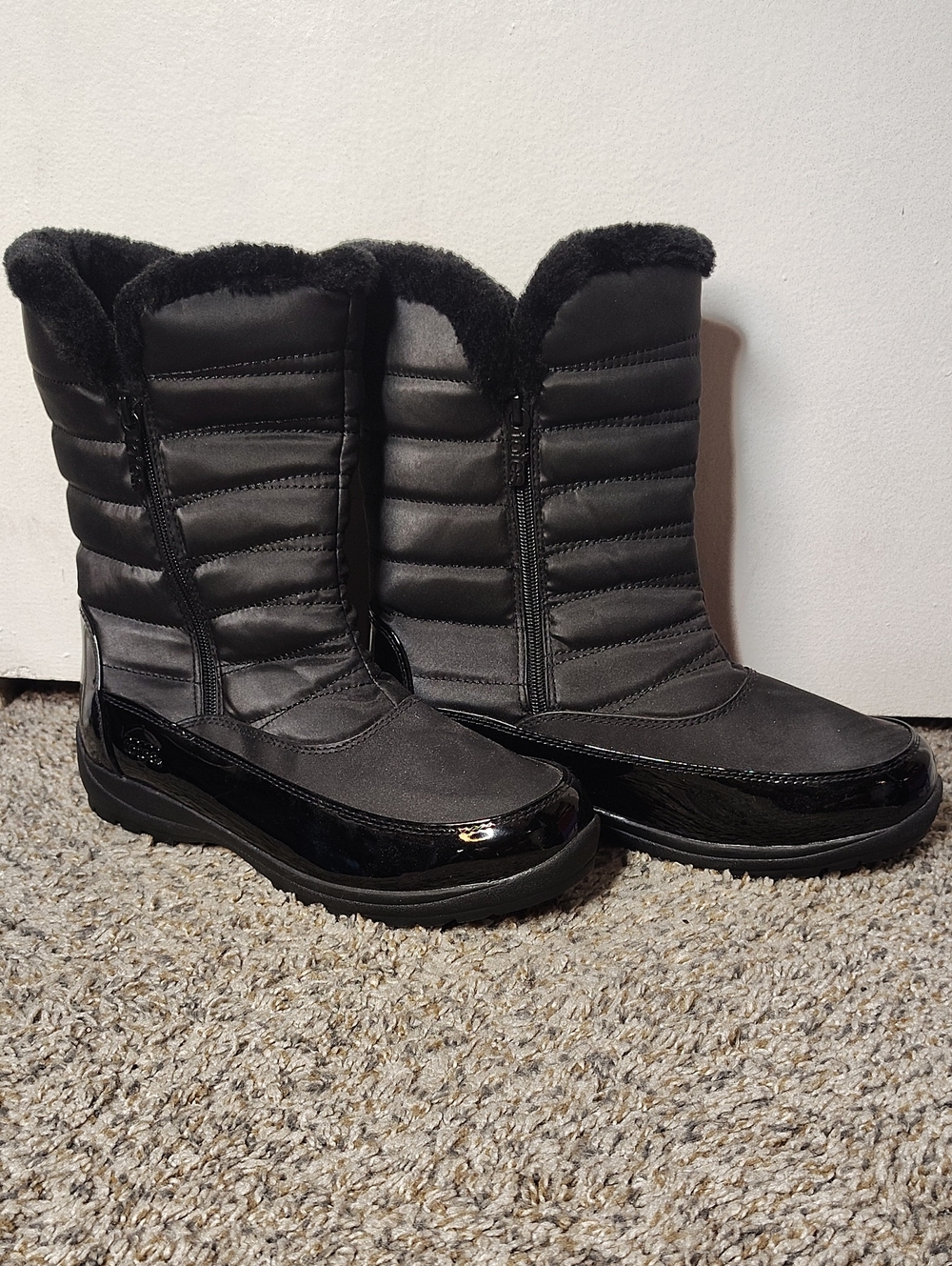 Totes Women's Black Insulated Winter Boots with Faux Fur Trim Size 10M